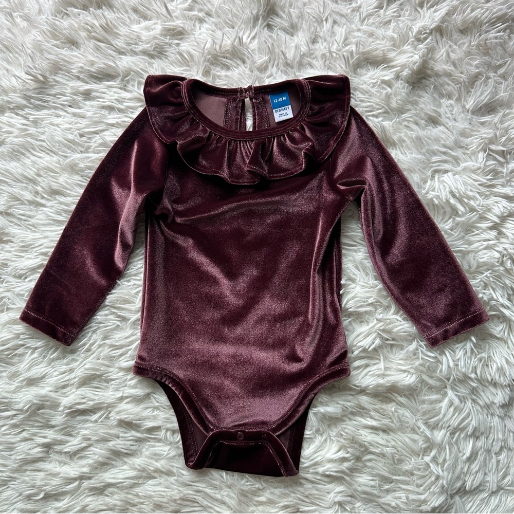 Old Navy Ruffled Velour Bodysuit New Without Tags Size 12-18 Months